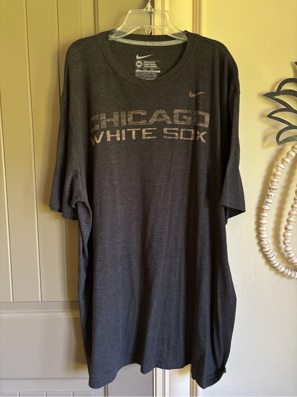 Nike Chicago White Sox Men's Gray Short-Sleeve Tee, clothes